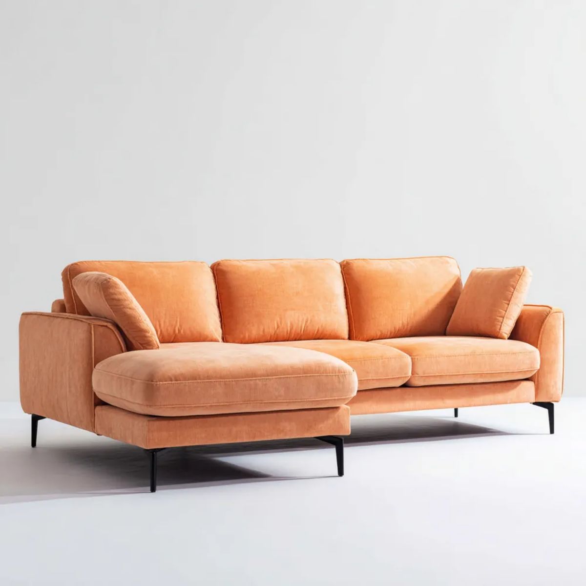 Pomarańczowa trzyosobowa sofa welurowa z czarnymi nogami stalowymi 260 x 100 x 82 cm